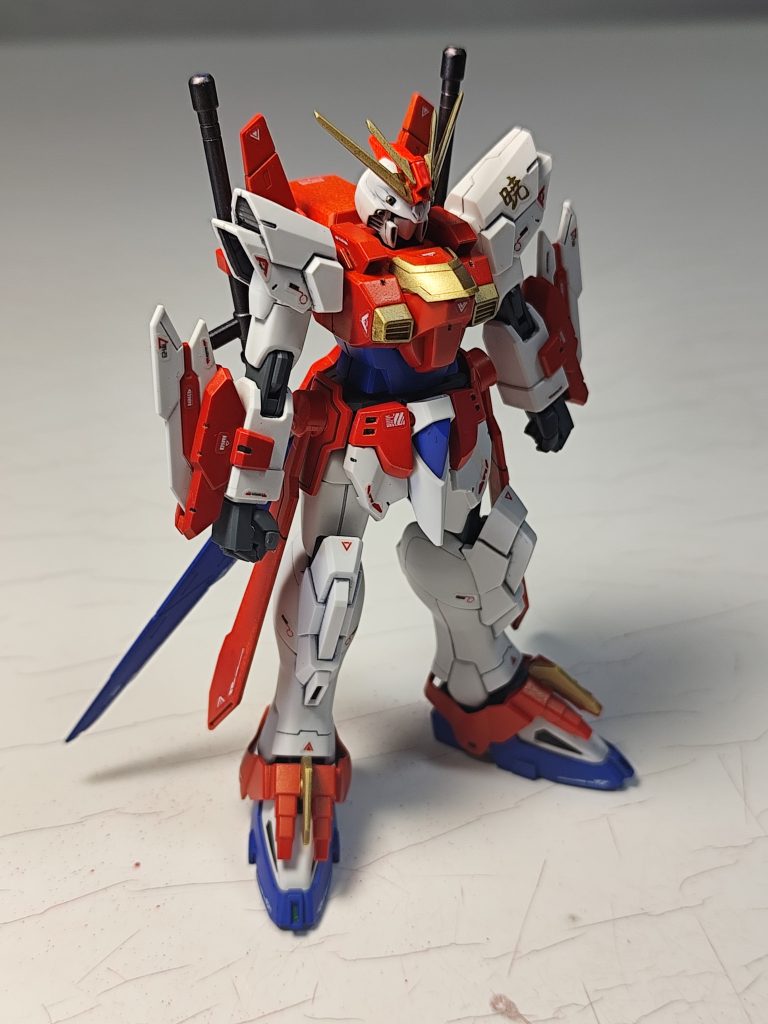 成型色の赤と青がくすんだ色だったのでガンダムレッド、ブルーに変更。