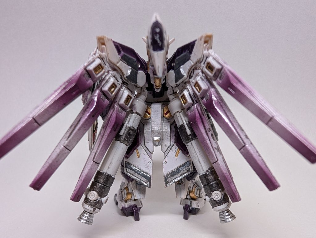 今回のお気に入りはファンネルのグラデーションが非常に上手くいったことですね。自分でやったのにびっくりしてます。このサイズにグラデーションってかけられるんだって。