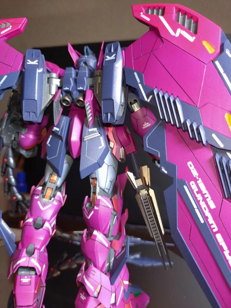 今回もディテールアップの為にスジボリ等頑張りました❗️特に脚部とウィング部、スジボリにだいぶ時間をかけてしまいました💦個人的には満足してます😌