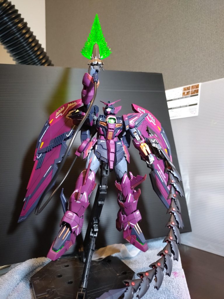 大型ビームサーベルを振りかざす所❗️キットは素晴らしいのですが、私のポージング技術がイマイチ😭ポージングってほんと難しいですよね💦皆さんの投稿を見てると本当に上手だなと思い勉強させてもらってます❗️