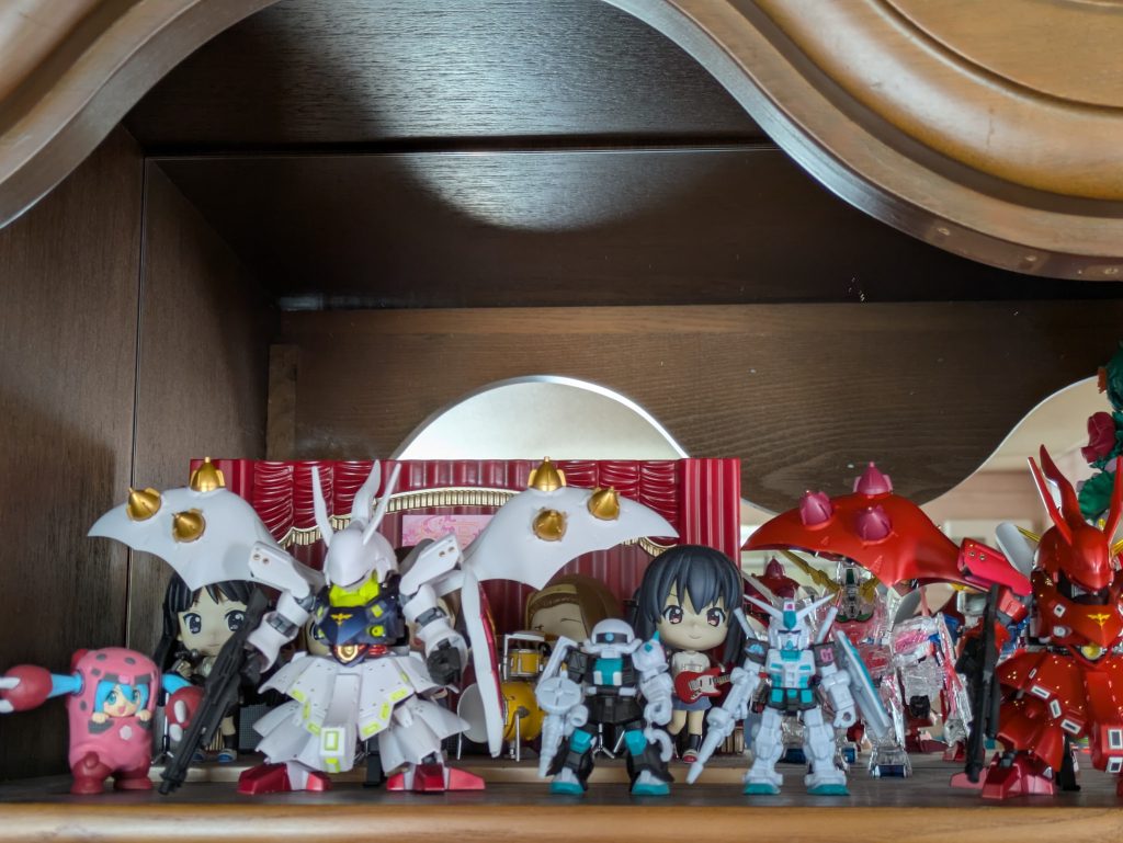 作品名：ディスプレイスペース<p>私のディスプレイスペース(リビング食器棚の一番上)</p>
