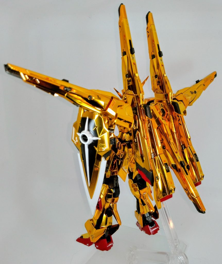 スタイリッシュなオオワシと比較して、シラヌイには重厚感があります。