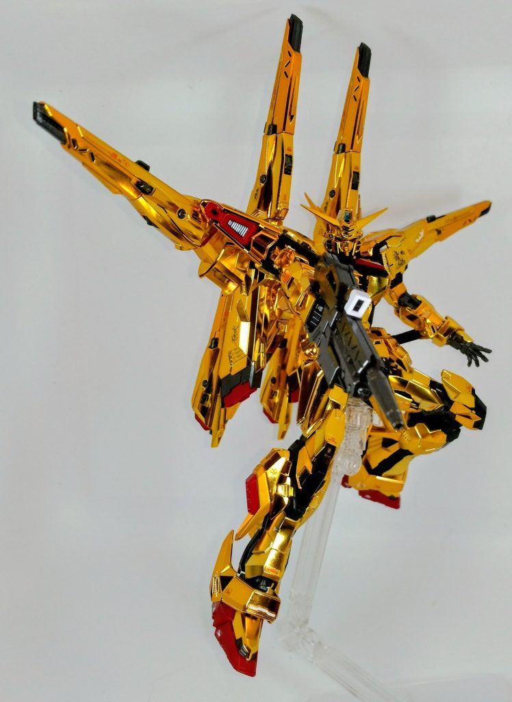 ミネルバの主砲をシャットダウン！平手がつくのは嬉しいポイントですね。赤とフレームだけ全塗装で、その他は成形色ママです。