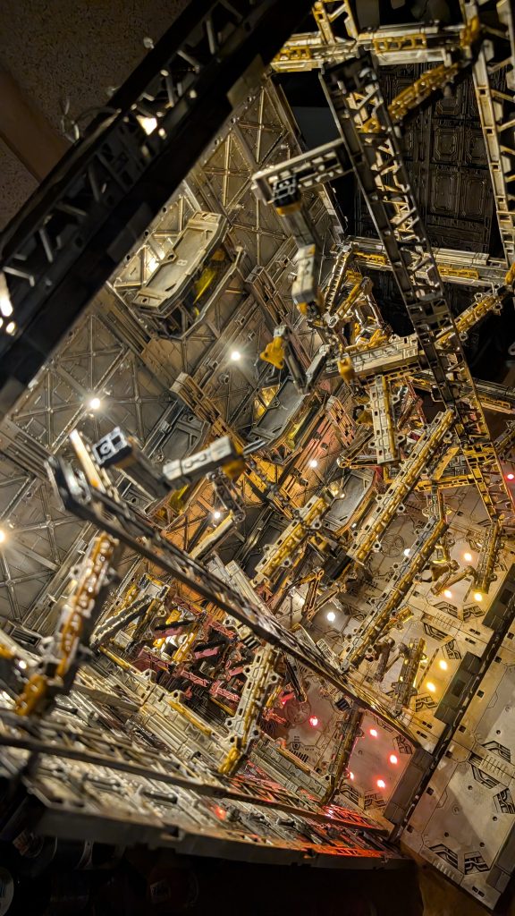 整備中　上から　今度は整備の人が欲しいな60分の1の整備兵ってあるのかな？