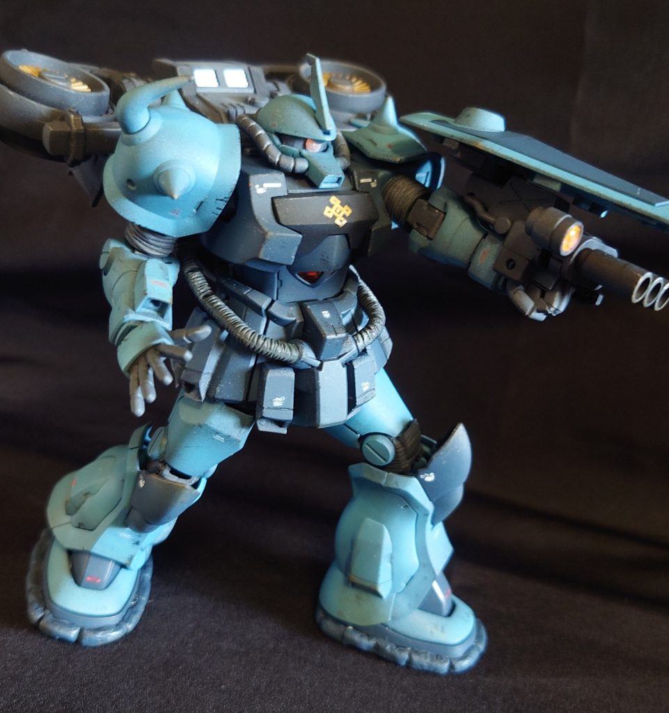 腰回りのスラスターはプラバンで作成。