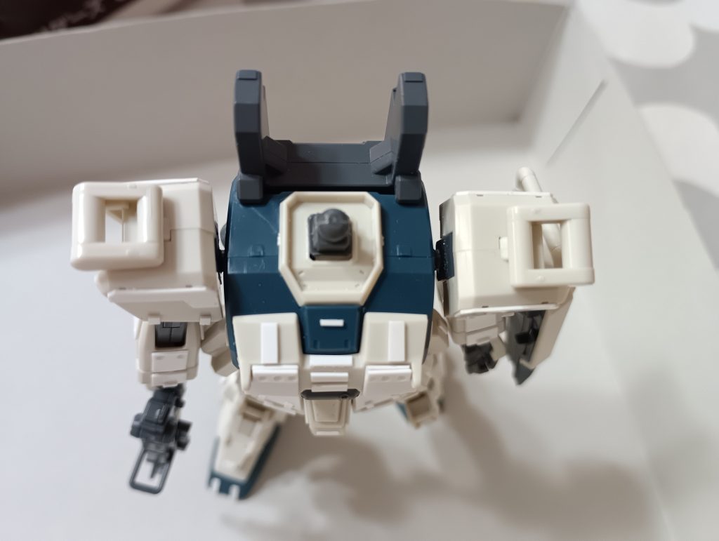 首を延長してるときの様子です。首、胴体、足で3mm身長が高くなりました。