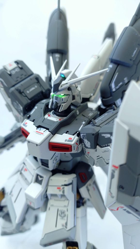 RG Hi-νガンダム–4枚目/制作者：もっこ