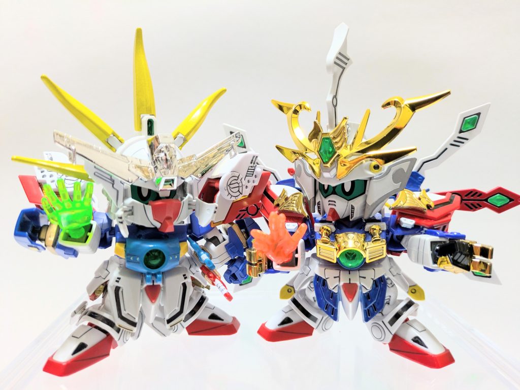 武者射異刄頑駄無と。設定上は同一人物なので有り得ないツーショットですが、せっかくなのでダブルフィンガー！！　最後に。ベースはLGBB號斗丸と散々言ってきましたが、厳密には『〜最終決戦ver.』のキットを使用しています。ただ、天の神具や石破天驚剣は今作では敢えて使っていません。その答えは…次回を待て！！