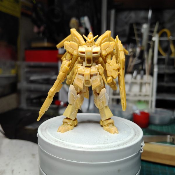 プロポーションの改修中①脚部の延長②ボディの形状修正③各パーツのライン修正④ふくらはぎの左右対称化TAMIYAのエポパテを使用しています!&nbsp;（4枚目）