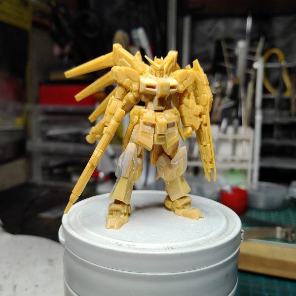 プロポーションの改修中①脚部の延長②ボディの形状修正③各パーツのライン修正④ふくらはぎの左右対称化TAMIYAのエポパテを使用しています!&nbsp;（3枚目）