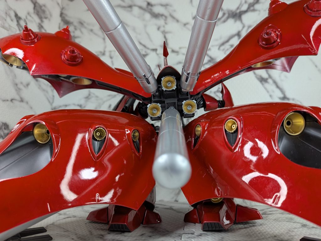 プロペラントタンクはMGリ・ガズィの余剰パーツでボールジョイントみたいな球体が付いたパーツを削り差し込んでます