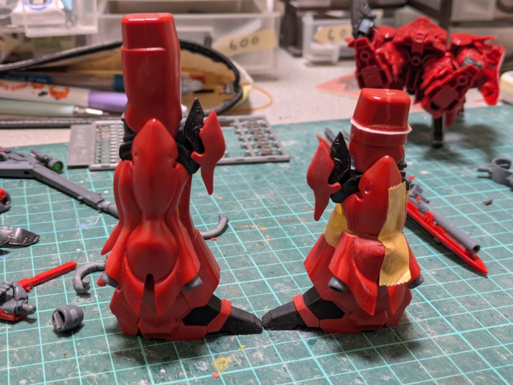 脚部の改修左がきっとそのまま右がざっくり切って繋いだだけの状態