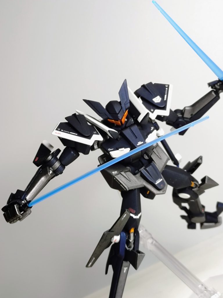 プラズマソード阿修羅すら凌駕する二刀流です。格納ギミック付き。こちらはクリアパーツのままです。