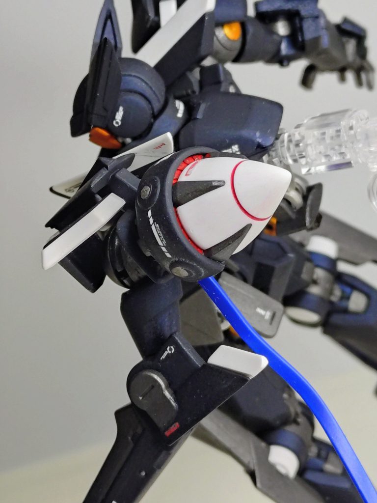 GNドライブ【T】粒子はメタリックレッドでちら見せ。本来はパネルラインになる部分も赤くすることで稼働状態に見えるようにしました。