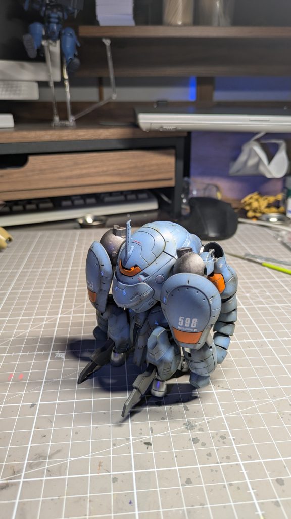 腕を折り畳んで巡航形態もできます。　　　　　　　　丸々としてて可愛い❤