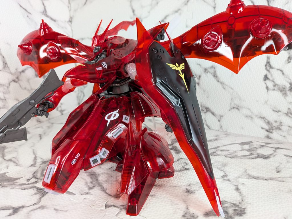 いつもはデカールは貼らないんですが今回少量ですが一応貼りました