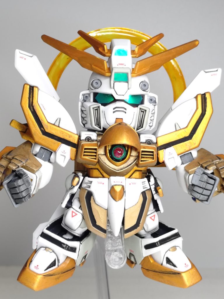 ハイパーモード発動パーツ差し替えでエネルギーマルチプライマーが露出。メタリックグリーンとメタリックレッド+UVコーティング。背面の日輪はSDネオジオングから拝借。