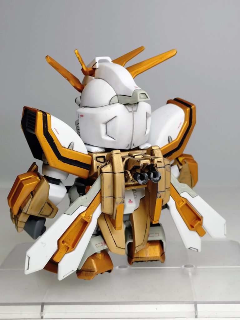 白…つや消しホワイト白2…エアクラフトグレー金…スーパーリッチゴールド金2…スターブライトゴールド灰…ネイビーグレー肩アーマー等にある黒いラインはエナメルブラックで塗装→拭き取りで仕上げてます。