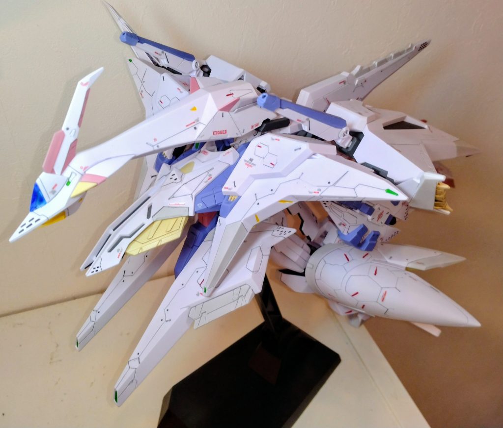 変形機構はシンプルです。こうなるとガンダムというよりMAっぽいですよね。