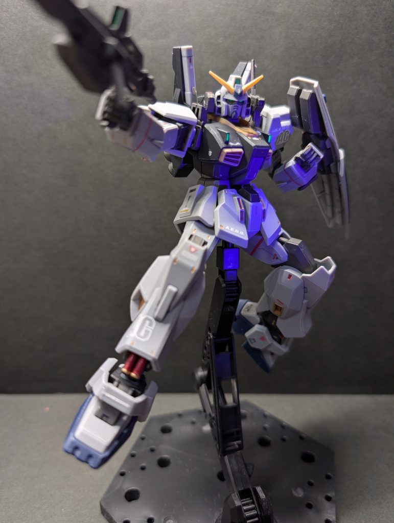 色々ありましたが、完成して良かったです😊今回はツインアイをビコーンできるように蛍光塗料で塗ってます