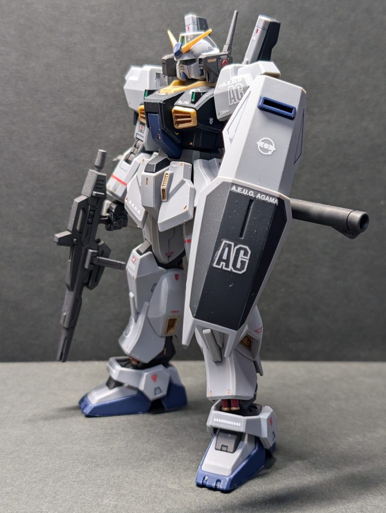 ある程度組み立ててからデカール貼ってみたものの、製品が悪いのか?腕が悪いのか?接着力が弱すぎる気がします。