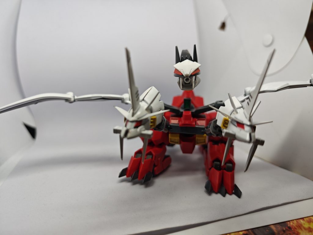 前からです。二頭の付け根はこんな感じです。正面から見ると3つ首に見えますね。