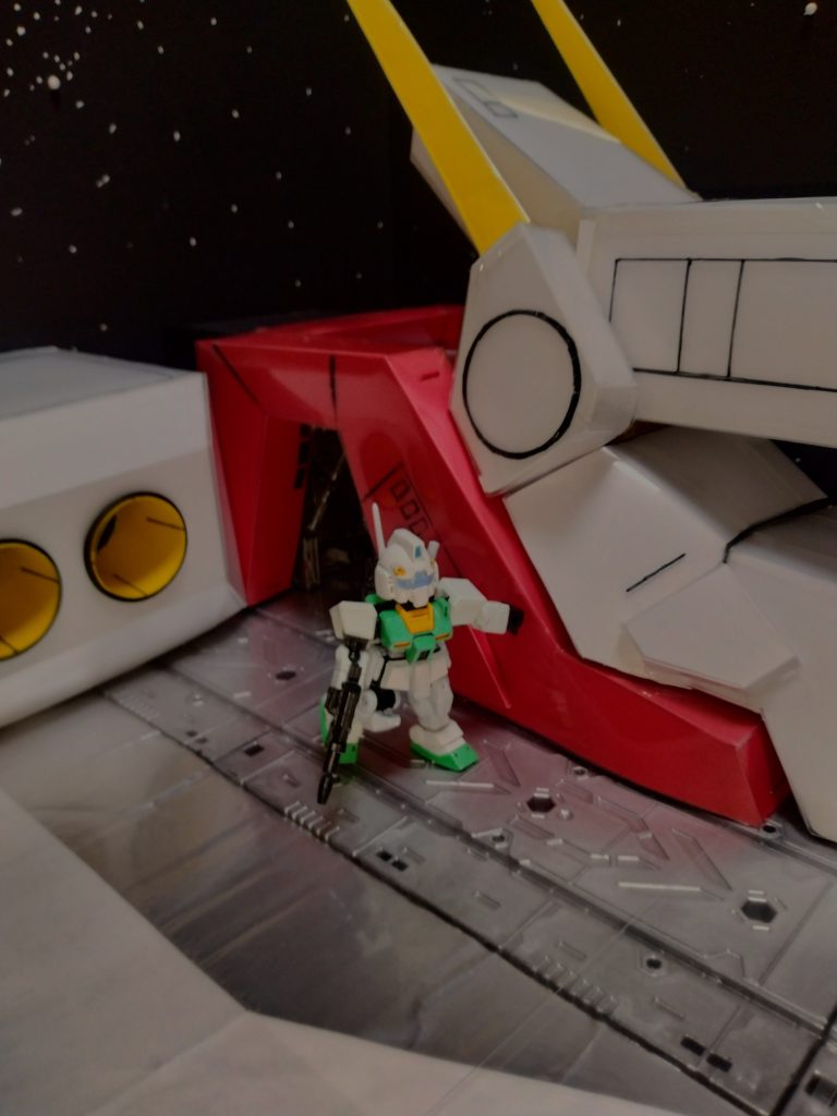 『本艦はサイド4の空域に入った。』『居住区を収容、総員ノーマルスーツを着用し監視体制に入れ。』