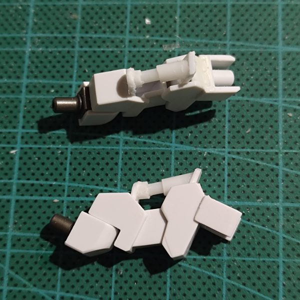 hi-νグレイブの工作工程は終わりました肉抜き穴にハマるようにプラ棒・パイプでシリンダー、シールドにブレードを懸架出来るようにジョイントパーツを作成洗濯して塗装待ち行きです&nbsp;（2枚目）