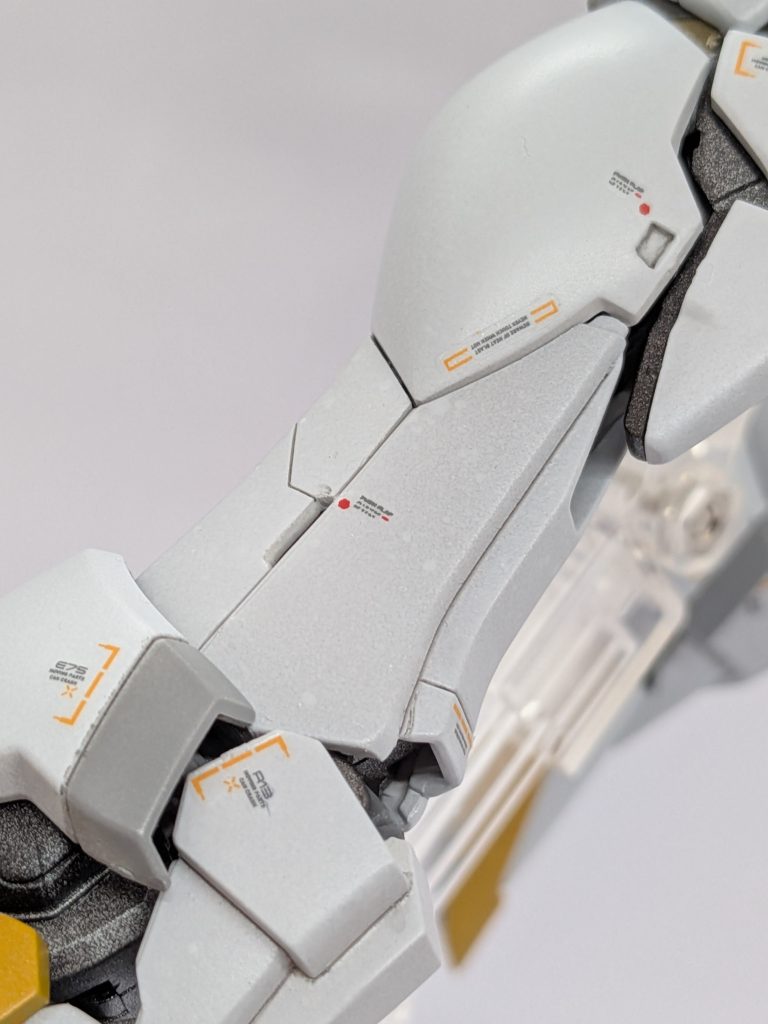 いろいろ穴を空けて内部フレームのチラリズムで（笑）