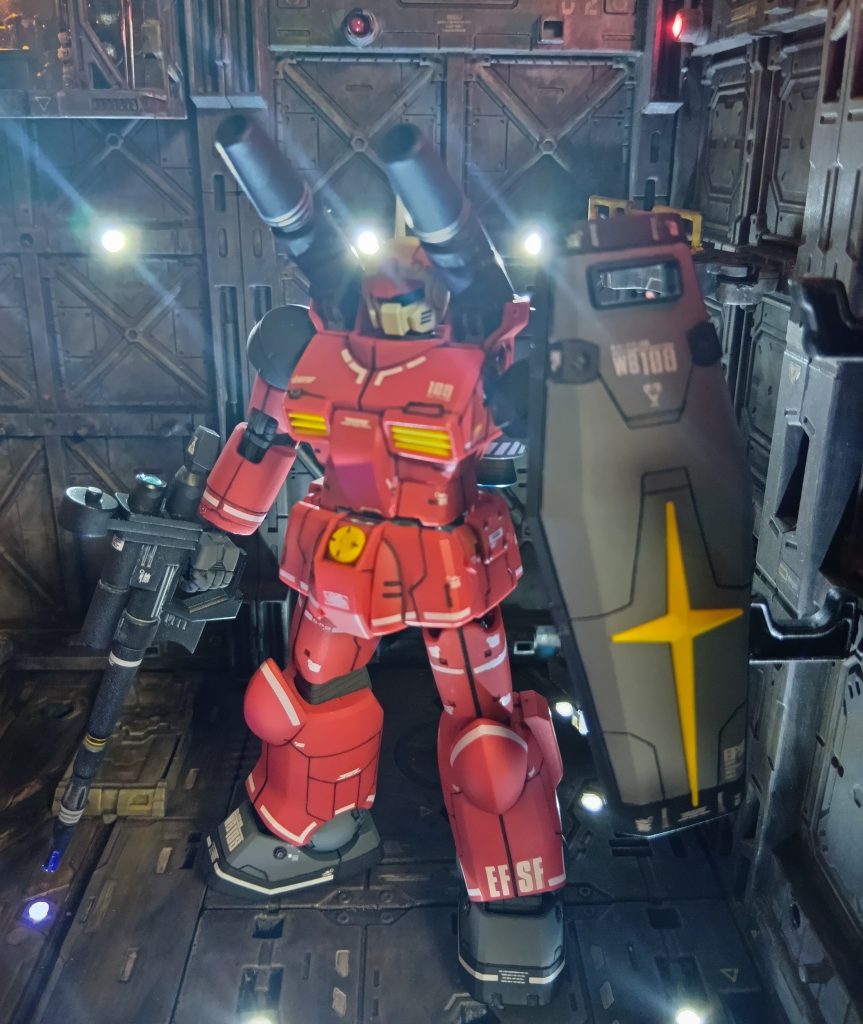 山田化学さんの連結ディスプレイベース カタパルトに電飾加工。いずれはガンダムとの共演予定。