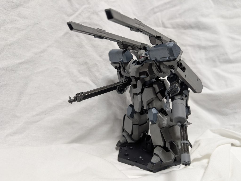 バックパックには、ライトニングバスターガンダムのバックパックを装備させました。