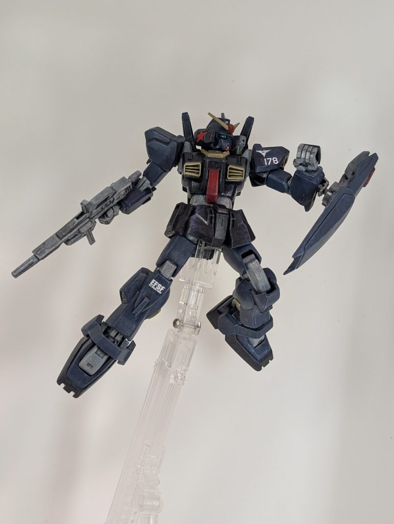 バルカンカートリッジにジェリド中尉の赤星マークをいれました。遊びです。画像を検索してマスキングテープをスマホに貼ってなぞって切り抜いて、プラパーツに貼付けて綿棒に塗料をほんの少し含ませポンポン。その箇所だけ塗膜が厚くなり少し立体感が出ましたが気にせずです。初心者レベルな私でも、やりやすいデザインでした(gandam-hand1)&nbsp;