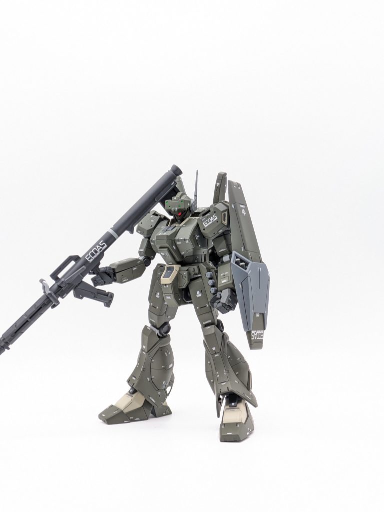 バズーカーを持たせたかったので既存のバズーカーをミキシングして少しディテールを加えて作成しました。