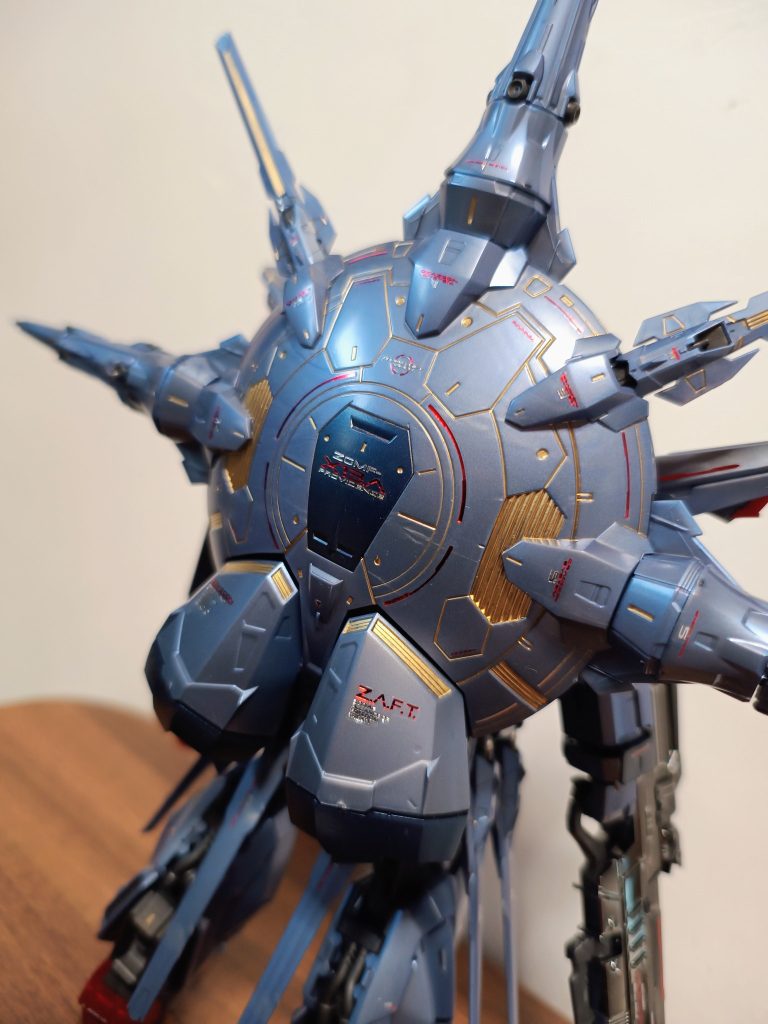 ゴールドで塗装とスミ入れ