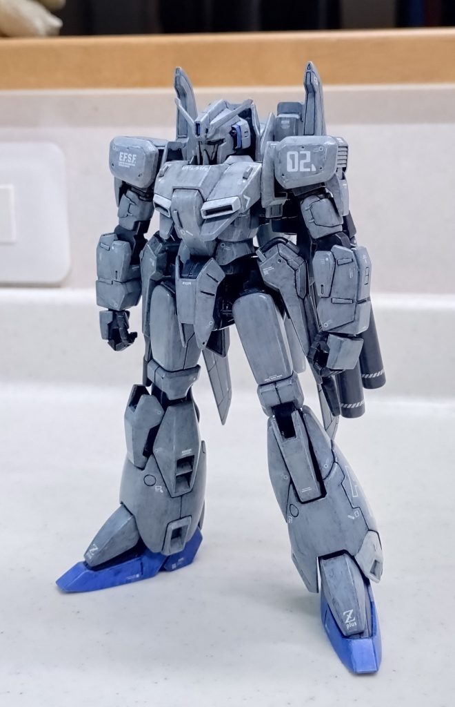 ホワイトのウォッシングが終わりました。傷や汚れのような付着するもの以外に経年でカッスカスに色が抜けた表現を加えるとより情報量が増して味わい深くなるように感じます。再び半ツヤコートして次は汚れを乗せていきます。仮組みすると毎回これで終わりでいいよね?って気持ちになります(^_^;)