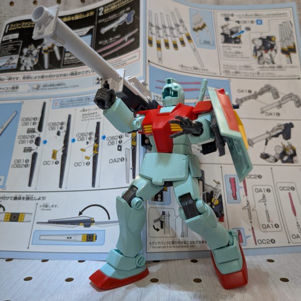 素組みですが、店頭で2つ並んで陳列されていたものを両手で鷲掴みにし連れ帰りました。塗装はこれから色々と考えようかと…量産機だと考えすぎずにイロイロとトライできて楽しいです！シンプルなだけに合わせやすいというか…お遊びが過ぎてすみません🙇リーオーも強そうに見えますご覧頂き、ありがとうございます😊（4枚目）