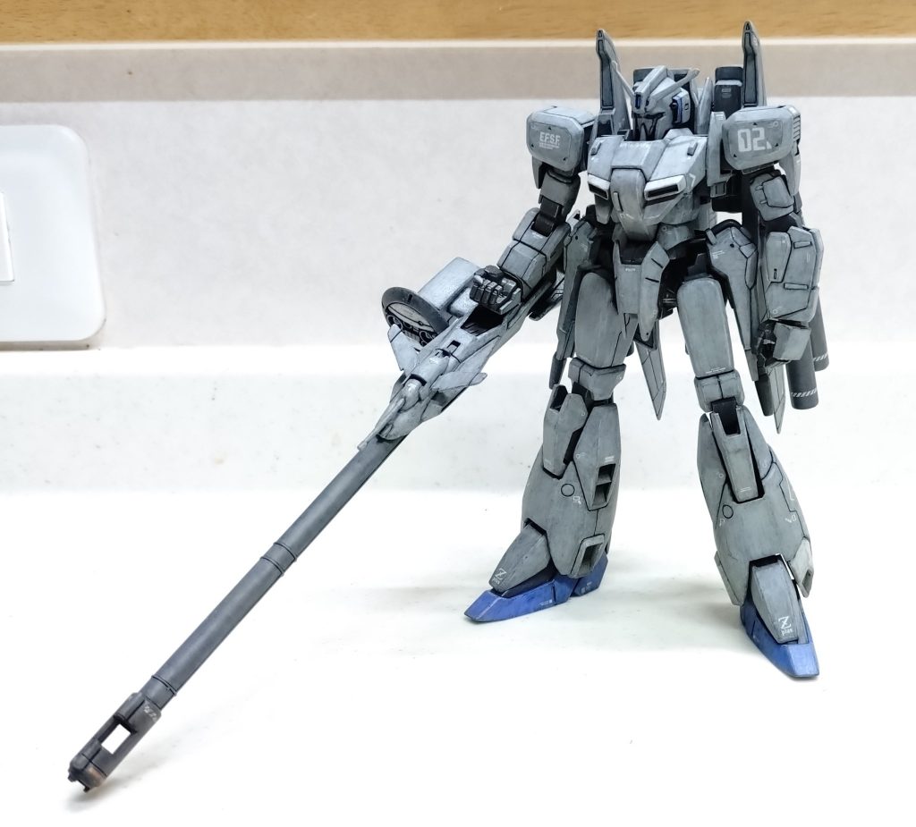 私がゼータプラスを知ったのは小学生の頃、旧1/144と模型屋で出会い、ロービジ塗装にレドームといった装いでMSが実在したらこんな感じ。みたいなリアルさに衝撃を受けたのを今でも覚えています。