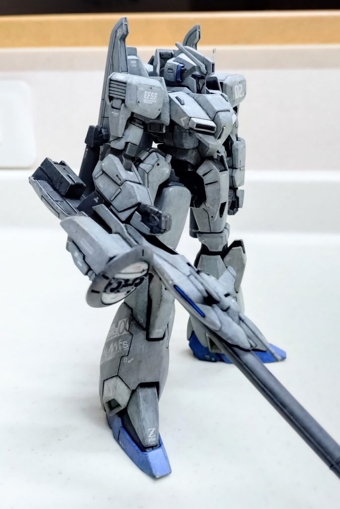 腕とビームスマートガンの接続は選択肢がありますが私は旧キット箱絵と同じパターンが1番しっくりきます。