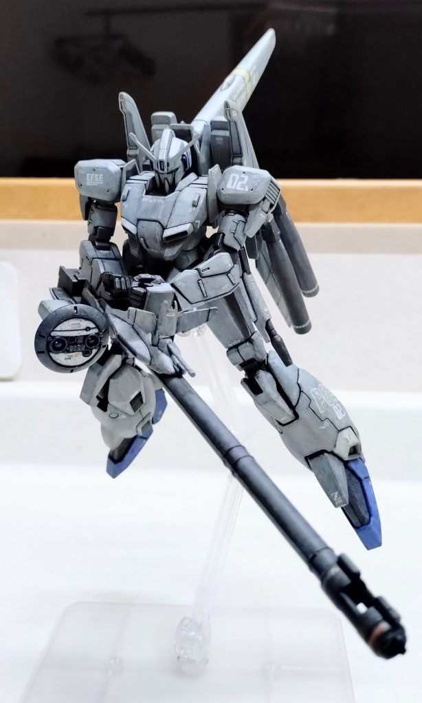 MGの箱絵風に。腕部が少し短く感じたので若干延長しています。それにしても首が回らん(笑)