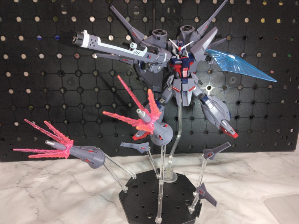 ビームスパイクエフェクトが付いているので、ただ浮かせるだけでなくそれぞれ映える飾り方が出来るのも進化ですね。レジェンドはビームスパイクも印象深いです。