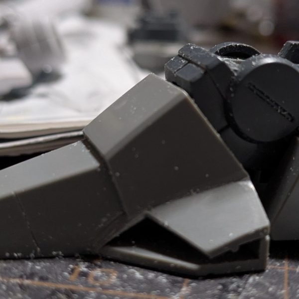 2026年 2月11日(水)。午前8時頃からHGシルヴァ・バレットの気になった所を延長と幅詰め等をし、ディテールUP？スジ彫りを午後11時頃までやっていました。前回で、延長と幅詰め等はやらなくて良いかも？思ったが、シルヴァ・バレットを眺めていたら足首が、気になり延長と幅詰めをした。後、ポリパーツ⑦番を約2ミリカットした。機動戦士ガンダムUCを観たこと無いからシルヴァ・バレットの動いている所、活躍等が分からい。思い入れみたいのも無いから機動戦士ガンダムUCを現在、第9話まで観ています。見る事で、製作に辺りイメージみたいな物がもっと出るかも？（2枚目）