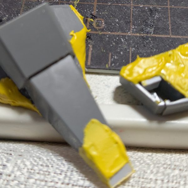 2026年 2月11日(水)。午前8時頃からHGシルヴァ・バレットの気になった所を延長と幅詰め等をし、ディテールUP？スジ彫りを午後11時頃までやっていました。前回で、延長と幅詰め等はやらなくて良いかも？思ったが、シルヴァ・バレットを眺めていたら足首が、気になり延長と幅詰めをした。後、ポリパーツ⑦番を約2ミリカットした。機動戦士ガンダムUCを観たこと無いからシルヴァ・バレットの動いている所、活躍等が分からい。思い入れみたいのも無いから機動戦士ガンダムUCを現在、第9話まで観ています。見る事で、製作に辺りイメージみたいな物がもっと出るかも？（5枚目）