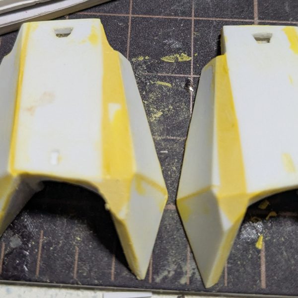 2026年 2月140〜15日(土、日)7割位。スジ彫り＆ディテールUPが終わった。バックパックのB③〜B④のパーツのパーツが、丸みがあり好みじゃなかったので、プラ板で作り変えた。（2枚目）