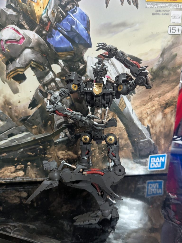 フレームはつや消し吹いてから、シタデルカラーで部分塗装です。サスペンションの銅色がいい感じ。