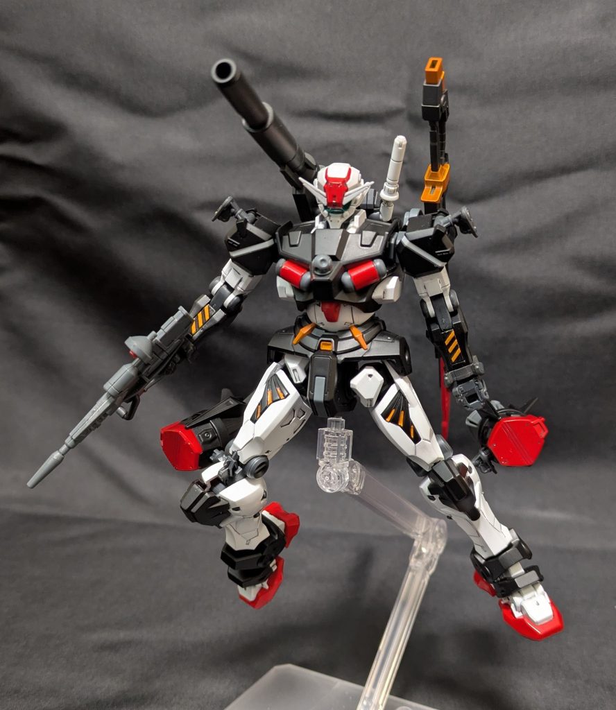 脚部にビット　バックパックに大型サーベルを追加しています