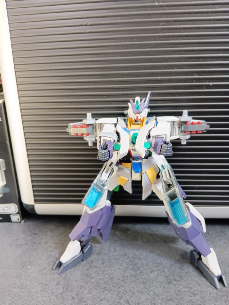 武器のドッツヴェスパーは腕部のセンサーユニットと連結することで正確に狙撃が可能