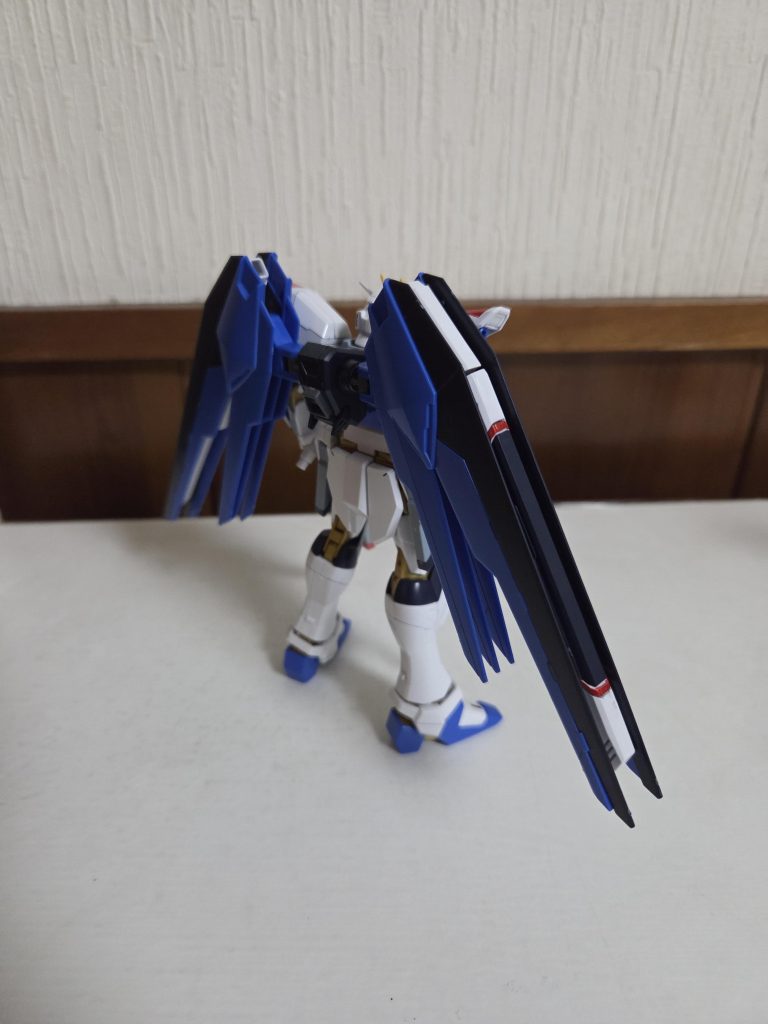 「キラ・ヤマト、フリーダム、行きます！」フリーダムガンダムSPECⅢです！フリーダムベースにストフリ要素を極限まで追加した機体です。それでは、武装をチェックします！