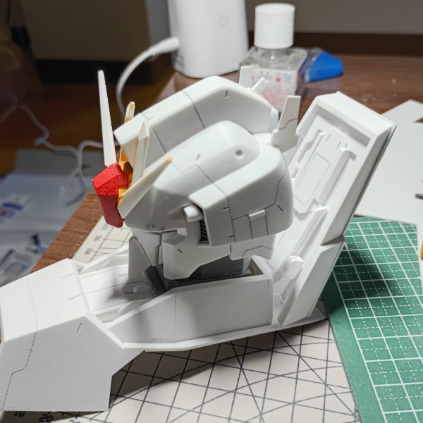 はじめまして、皆さん数年前にガチャガチャで販売されていたゼータヘッドを入手したので、バストモデルを作ります。よろしくお願いします(ゝω・)（2枚目）