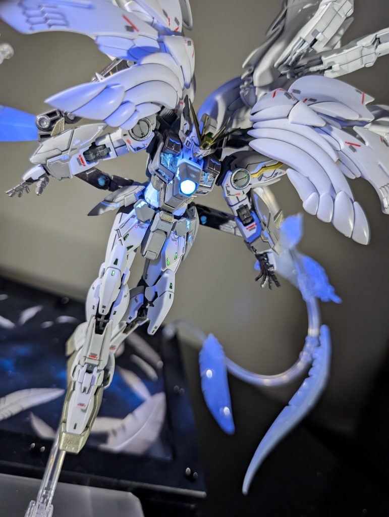 ゼロシステムはブラックライトで光るように塗装で再現してます!