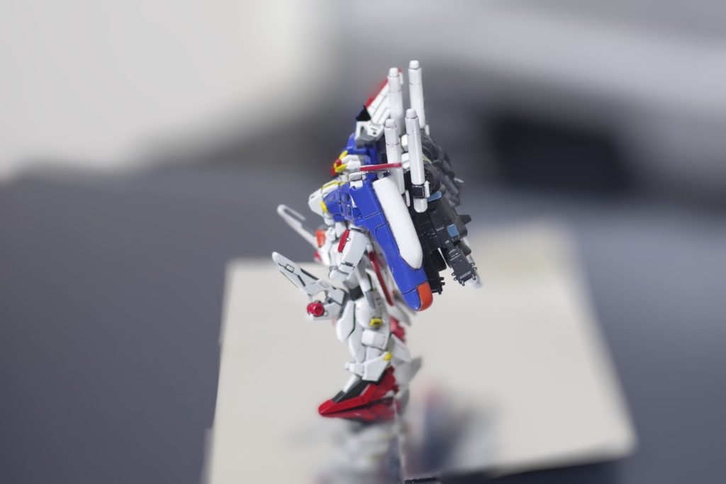 横からスタンダードな配色にしました白:グランプリホワイト青:コバルトブルー赤:つや消しレッド全てクレオスの水性カラーです仕上げはつや消しトップコート